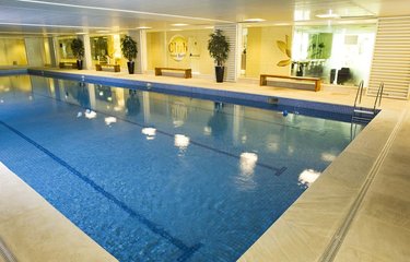 Piscina aquecida indoor